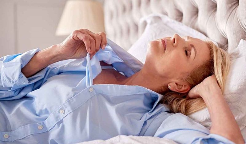 Somnul si menopauza: 5 modalitati de a te odihni mai bine