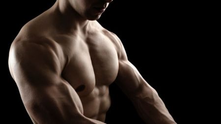 Dezvolta-ti masa musculara a pieptului si spatelui antrenandu-te acasa